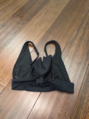 ribbed, deep V-neck Arie Bikini Top Black Medium